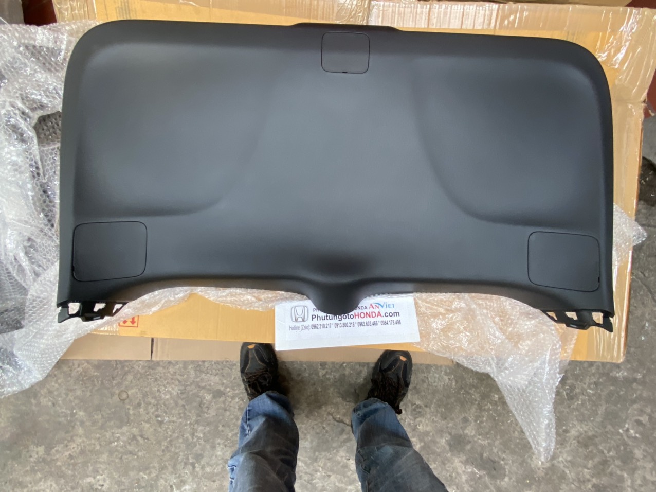 Táp py trên cửa hậu xe Honda Crv